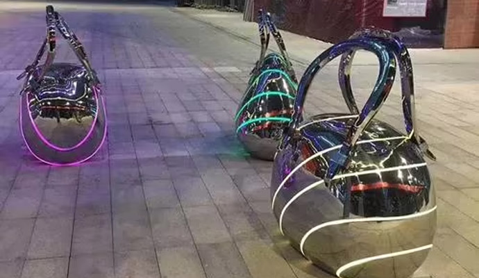 不銹鋼包雕塑.jpg 不銹鋼包雕塑.jpg